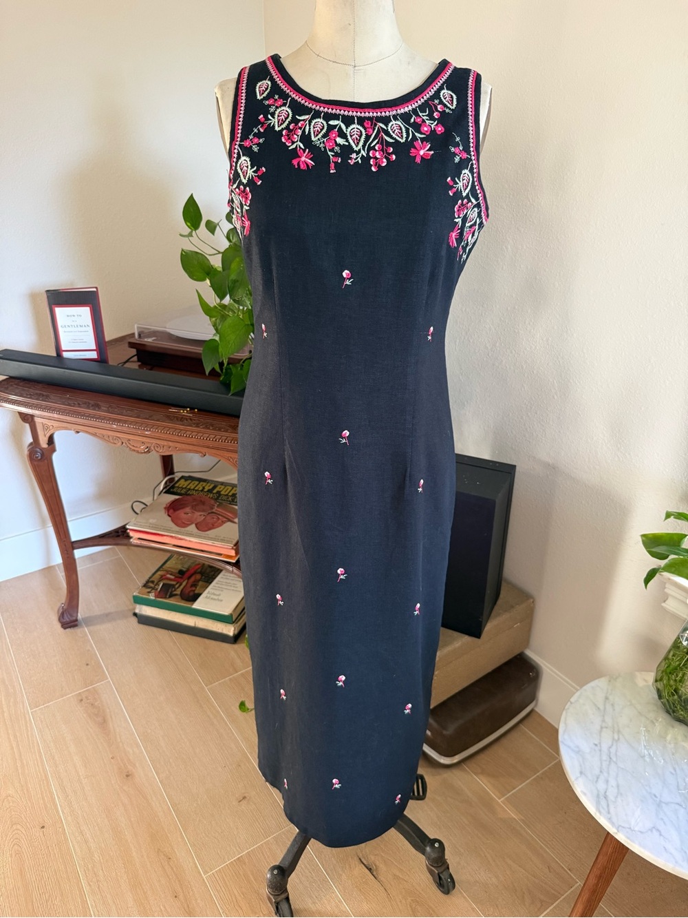 Vintage Citi Dress Black Floral Embroidered Sheath Midi Dress Sleeveless 10